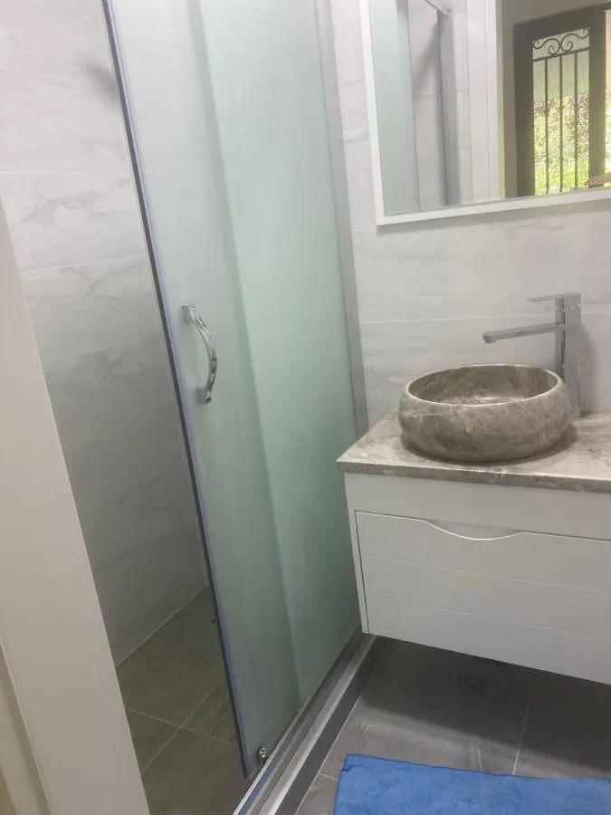 בית הארחה באטומי Zurkas' Guesthouse